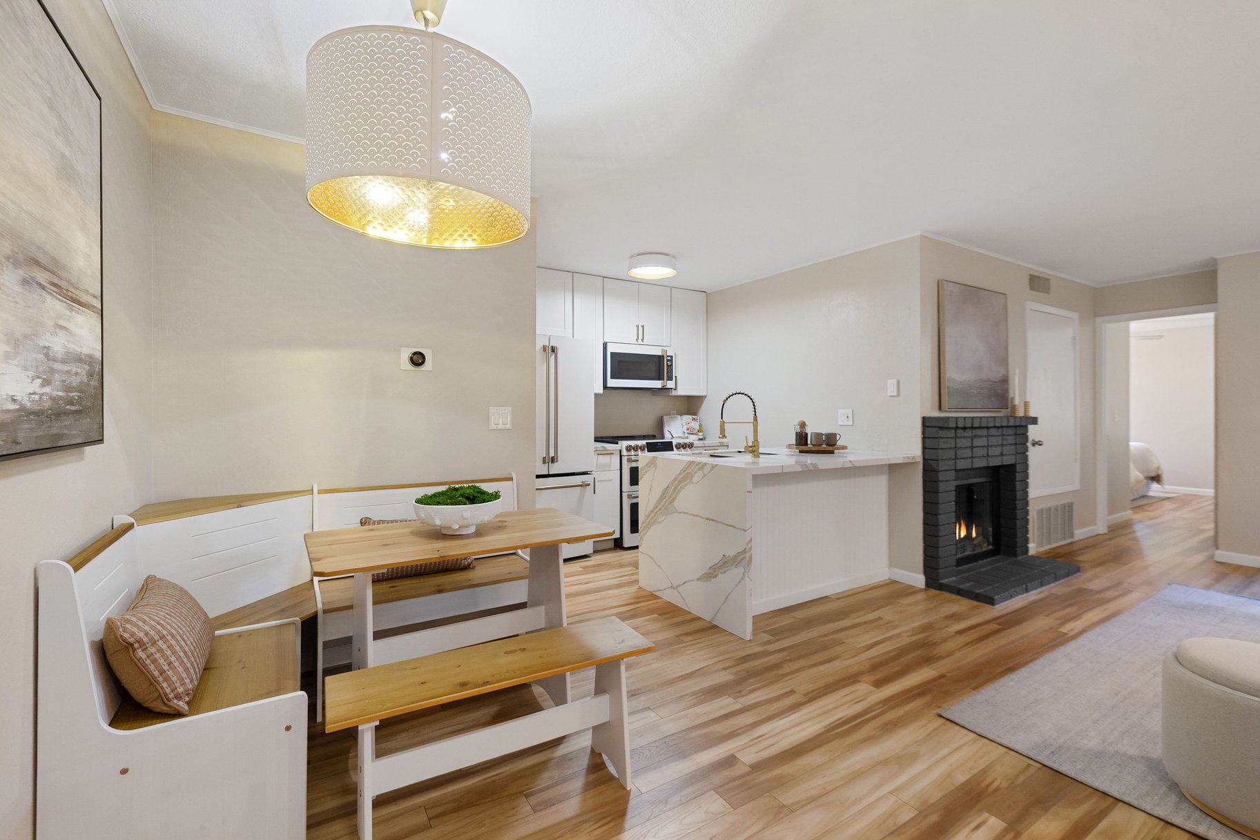  Freshly updated ground-level condo tucked into a parklike setting - 物件實景