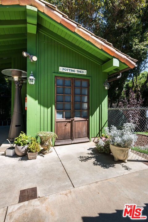 Pacific Palisades, California, 90272, United States, 8 Bedrooms Bedrooms, ,12 BathroomsBathrooms,Residential,For Sale,1949895