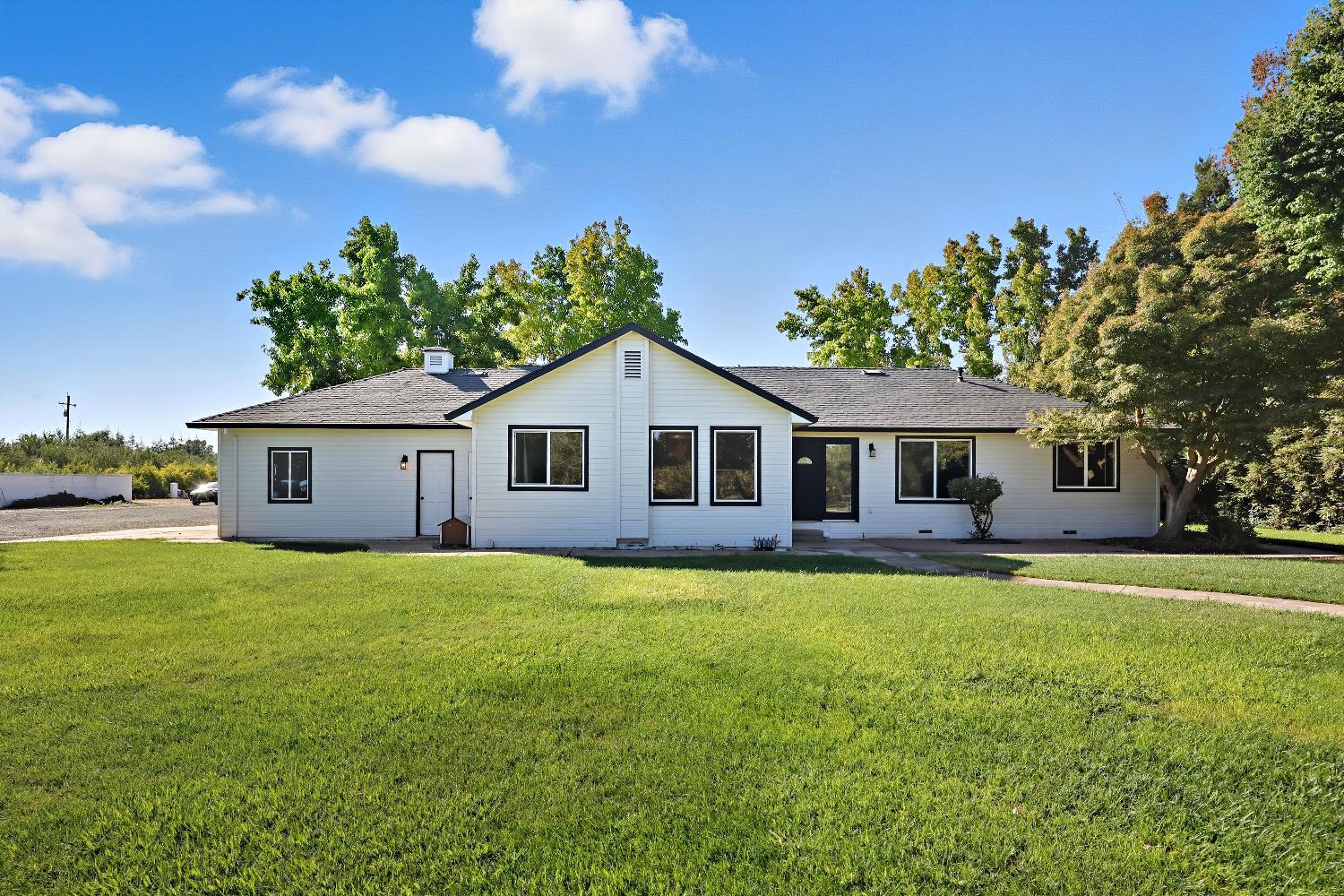 Le Grand, California, 95333, United States, 4 Bedrooms Bedrooms, ,3 BathroomsBathrooms,Residential,For Sale,1977955