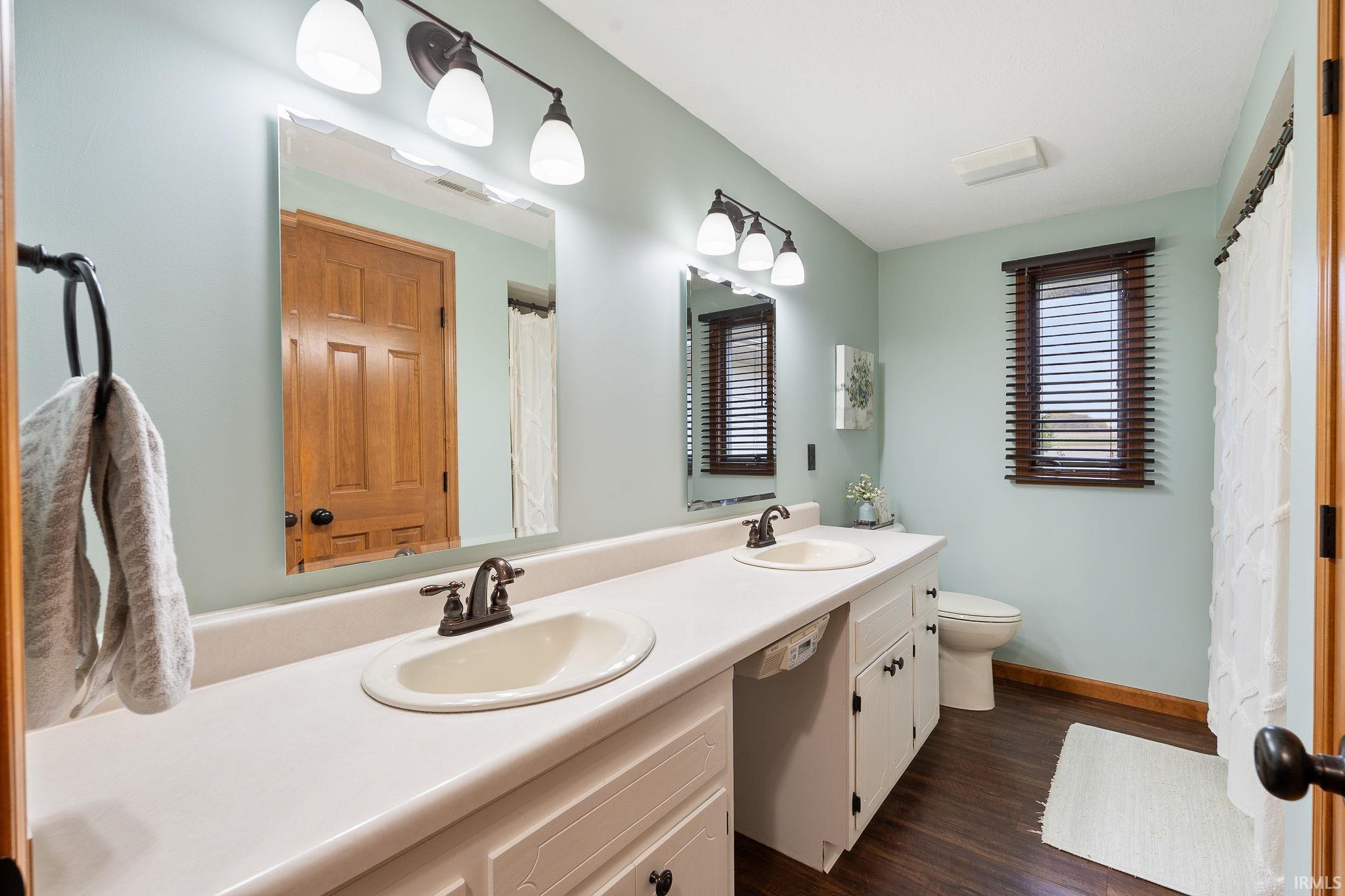 Angola, Indiana, 46703, United States, 3 Bedrooms Bedrooms, ,2 BathroomsBathrooms,Residential,For Sale,1986124