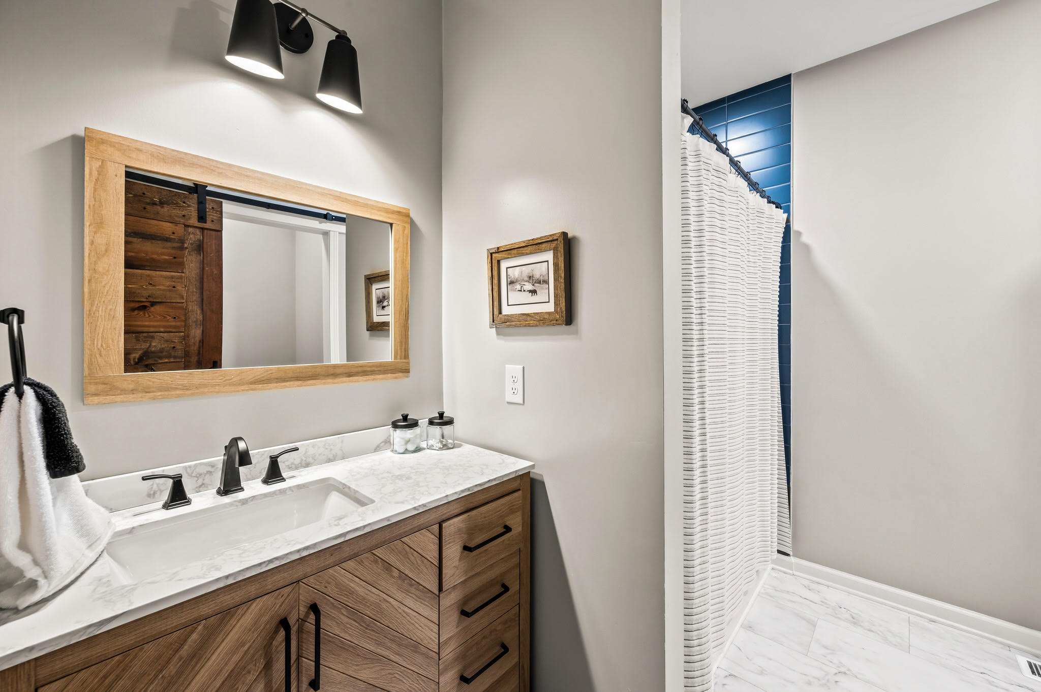 Gatlinburg, Tennessee, 37738, United States, 3 Bedrooms Bedrooms, ,5 BathroomsBathrooms,Residential,For Sale,1978798