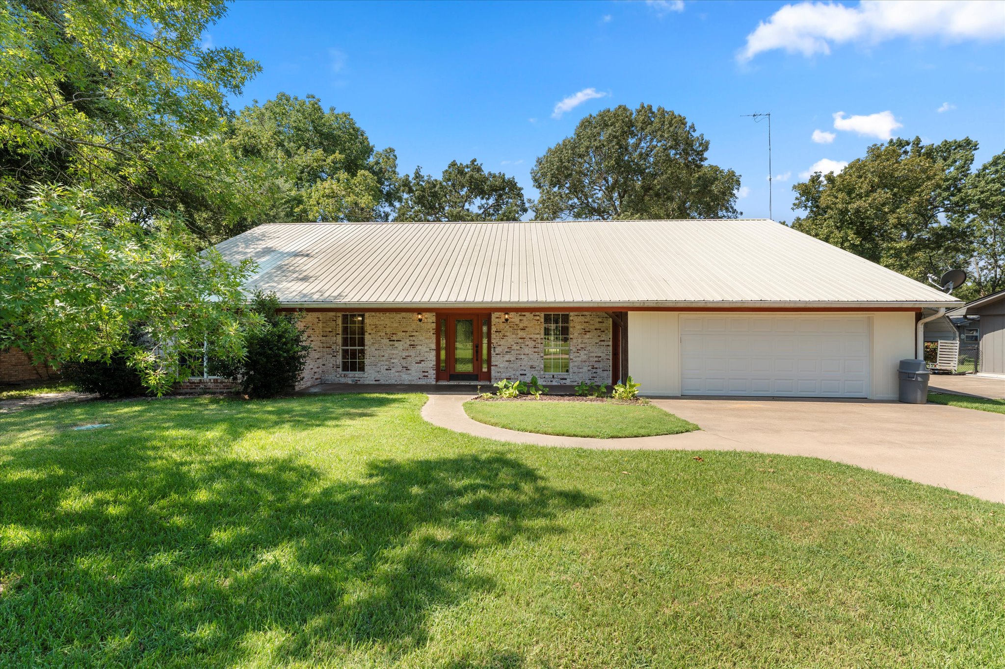 Yantis, Texas, 75497, United States, 3 Bedrooms Bedrooms, ,2 BathroomsBathrooms,Residential,For Sale,1921706
