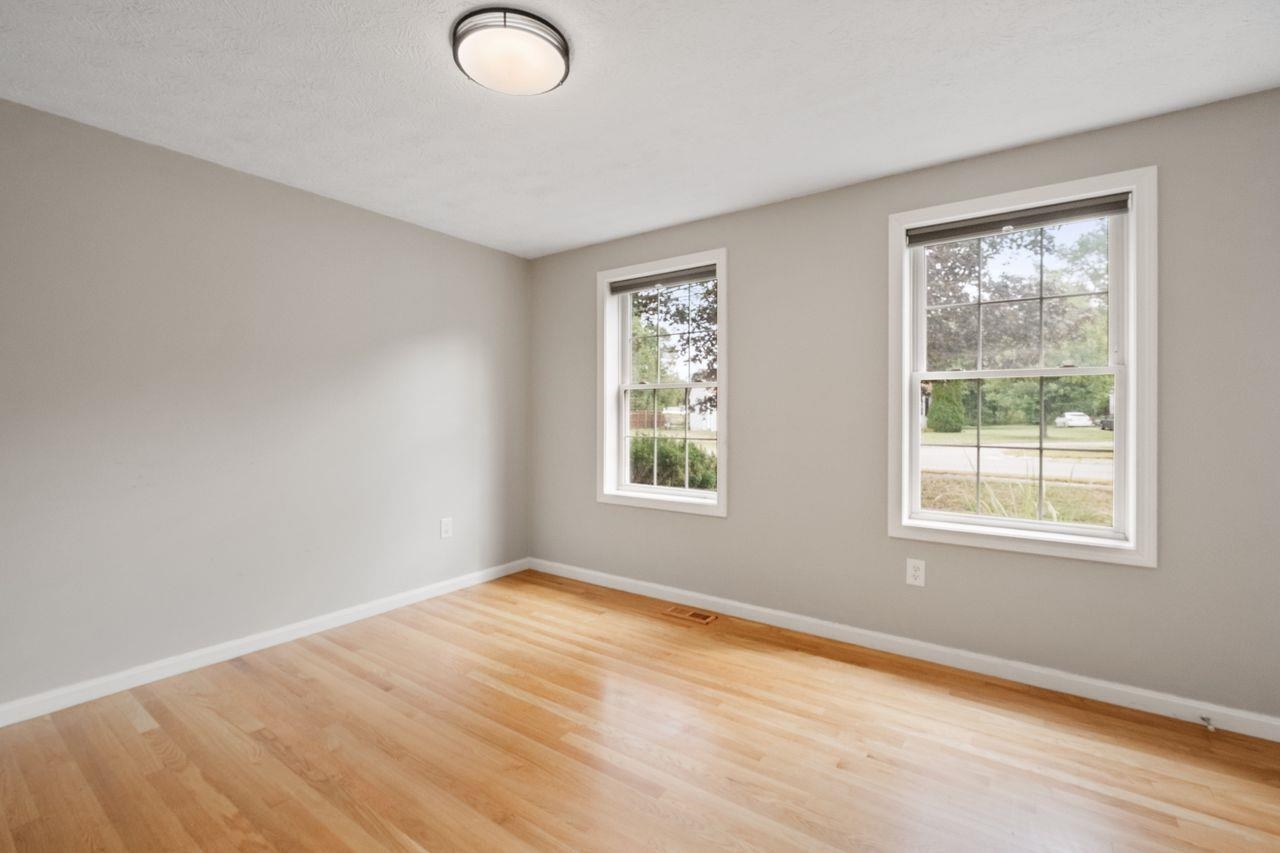 Hudson, New Hampshire, 03051, United States, 3 Bedrooms Bedrooms, ,2 BathroomsBathrooms,Residential,For Sale,1940270