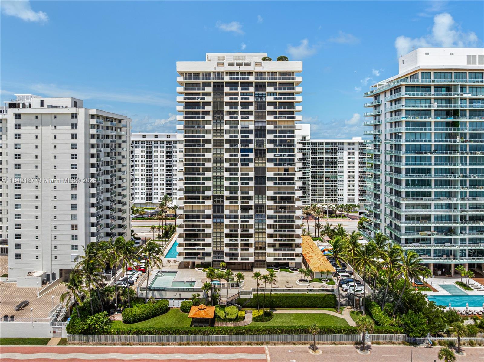 Miami Beach, Florida, 33140, United States, 4 Bedrooms Bedrooms, ,7 BathroomsBathrooms,Residential,For Sale,1895466