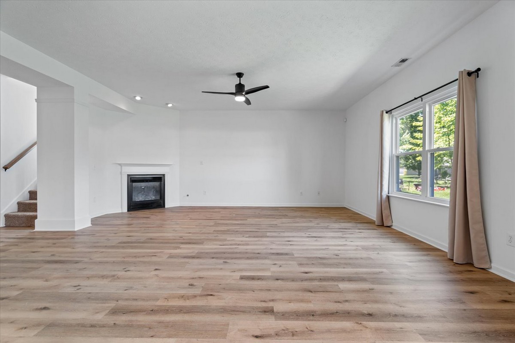  Completely Remodeled Four Bedroom Home on Oversized Lot - 物件實景