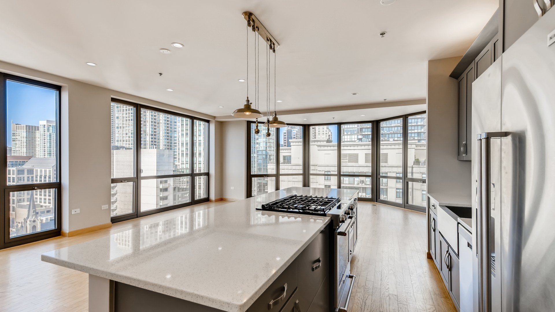 Chicago, Illinois, 60654, United States, 3 Bedrooms Bedrooms, ,4 BathroomsBathrooms,Residential,For Sale,1991279