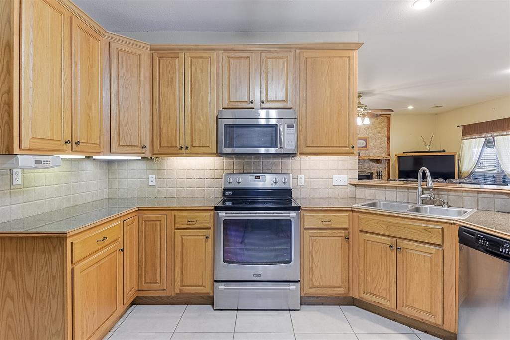 Waxahachie, Texas, 75167, United States, 4 Bedrooms Bedrooms, ,2 BathroomsBathrooms,Residential,For Sale,1835514