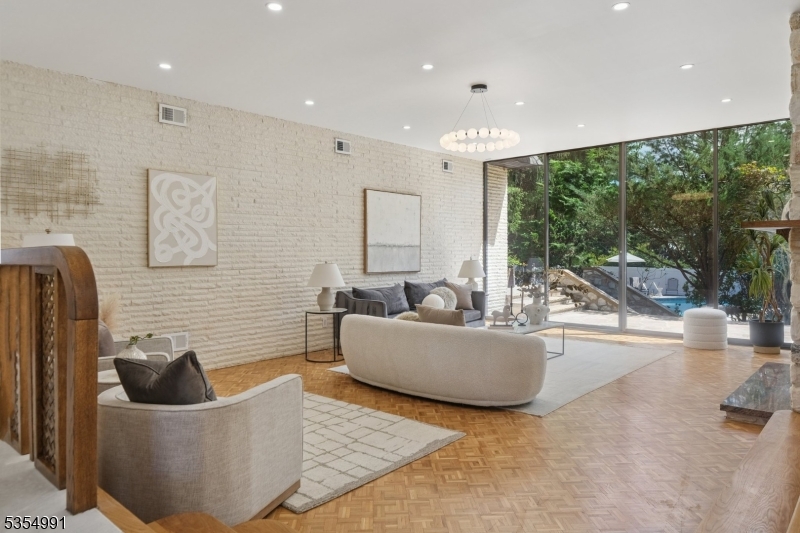South Orange Village Twp., New Jersey, 07079, United States, 5 Bedrooms Bedrooms, ,4 BathroomsBathrooms,Residential,For Sale,1940447
