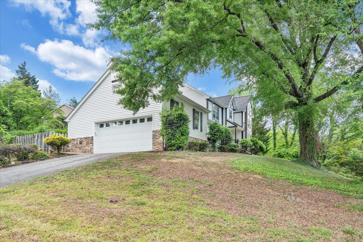 Roanoke, Virginia, 24015, United States, 5 Bedrooms Bedrooms, ,3 BathroomsBathrooms,Residential,For Sale,2043623