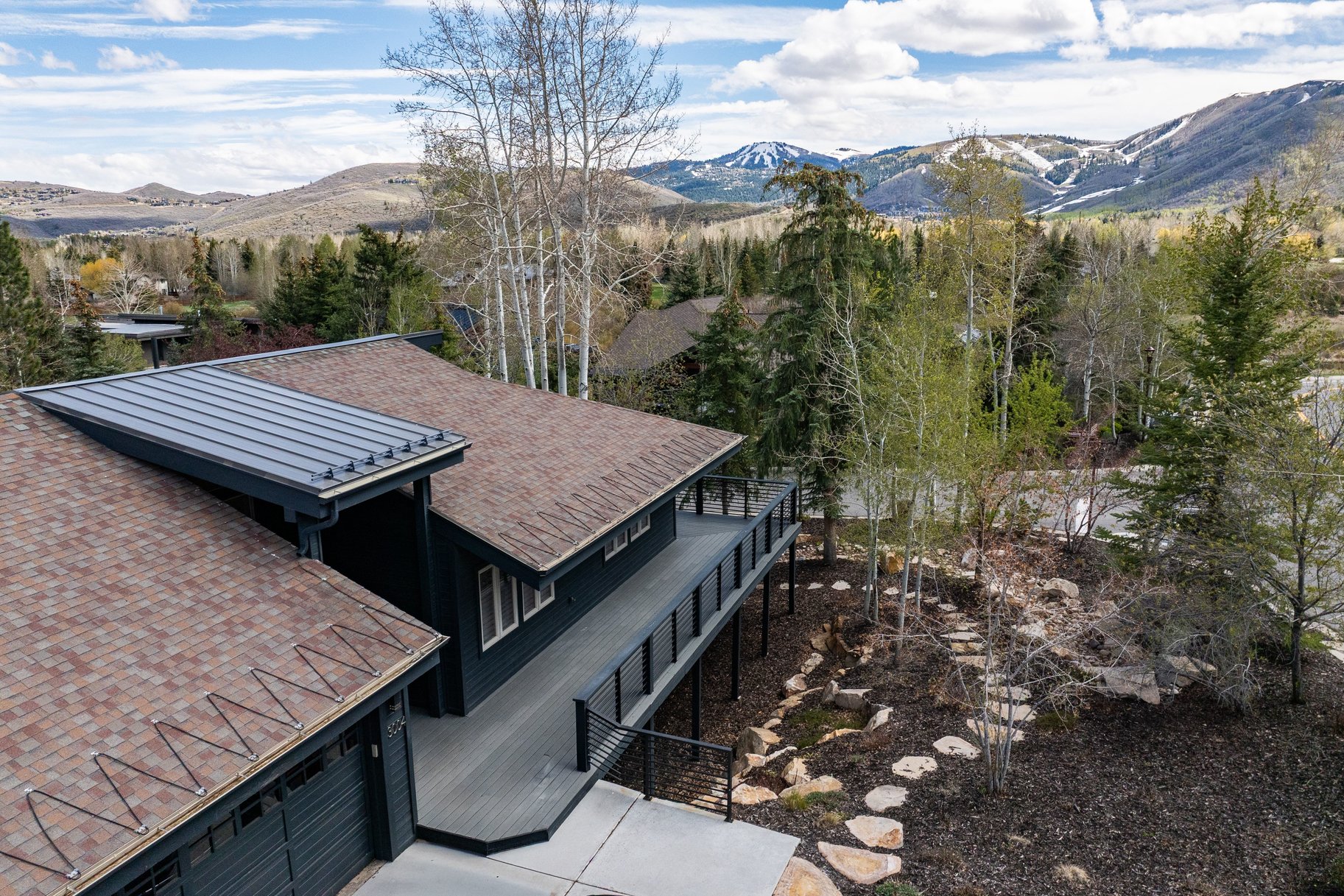  Light Filled Open Floor Plan with Great Outdoor Space - 物件實景