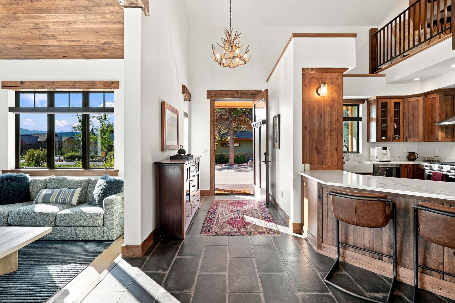  112 Brownstone Loop - 物件實景