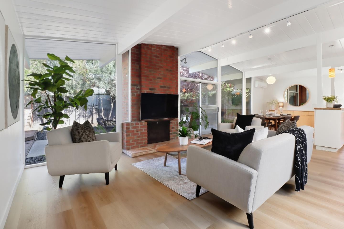 Cupertino, California, 95014, United States, 4 Bedrooms Bedrooms, ,2 BathroomsBathrooms,Residential,For Sale,1986289