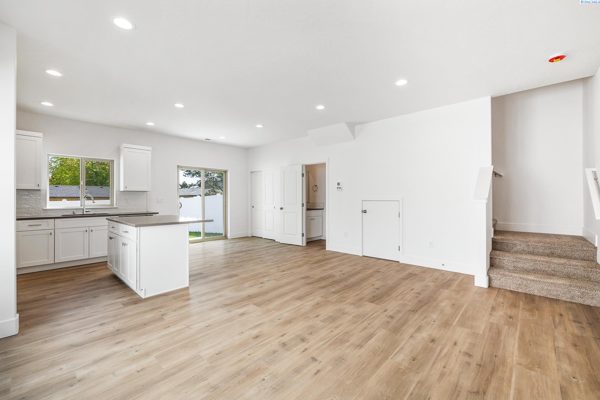 Kennewick, Washington, 99337, United States, 7 Bedrooms Bedrooms, ,Residential,For Sale,1793347