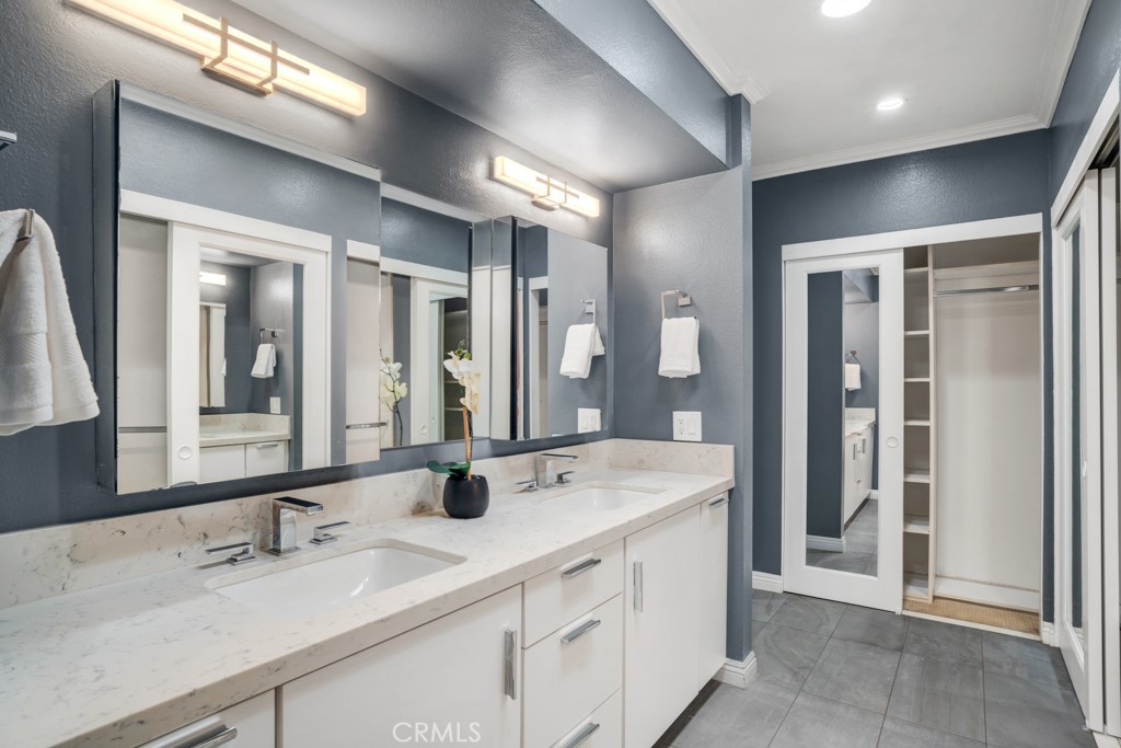 Woodland Hills, California, 91367, United States, 2 Bedrooms Bedrooms, ,3 BathroomsBathrooms,Residential,For Sale,1920124
