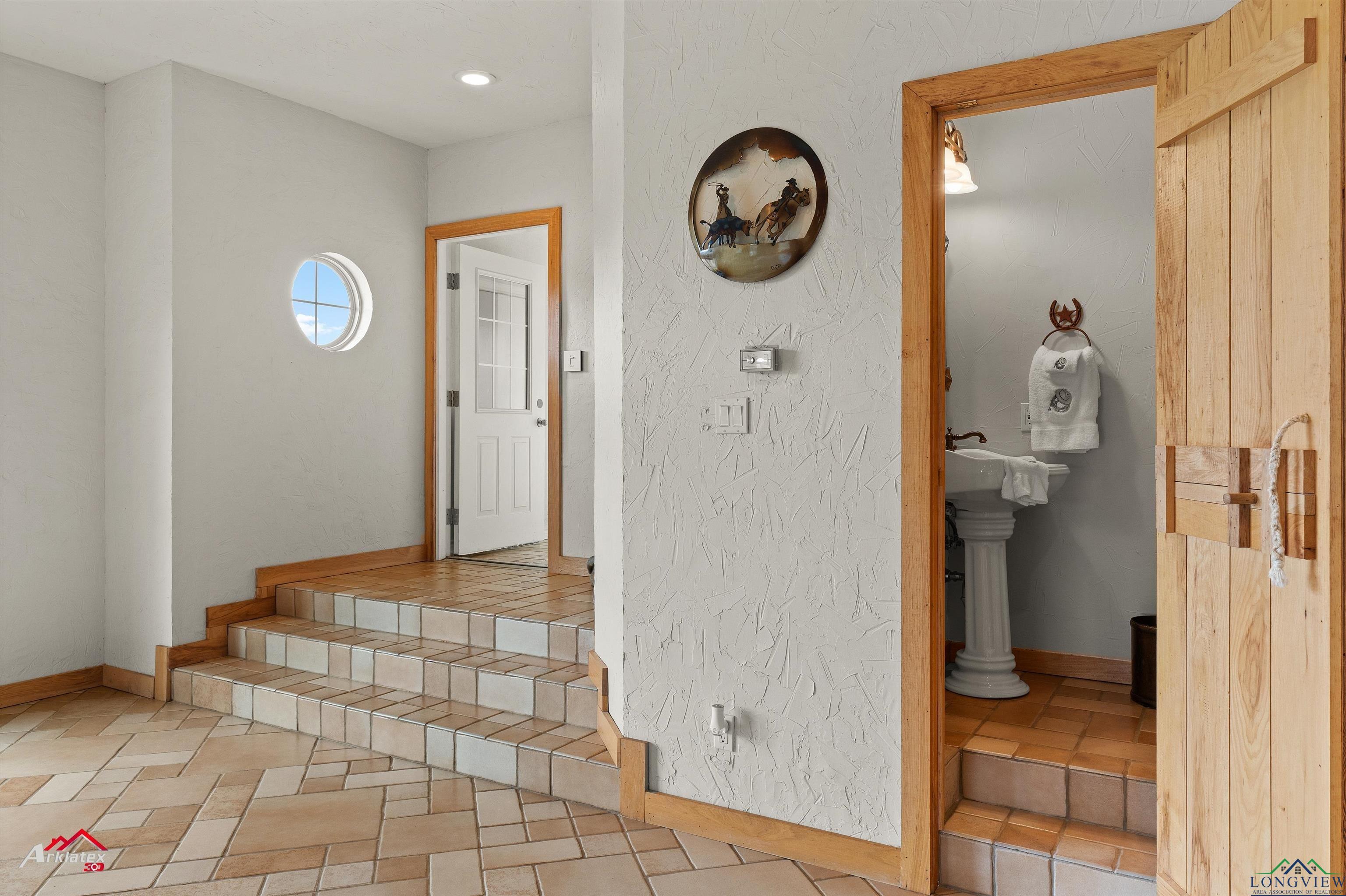 Marshall, Texas, 75672-4947, United States, 3 Bedrooms Bedrooms, ,4 BathroomsBathrooms,Residential,For Sale,1982293