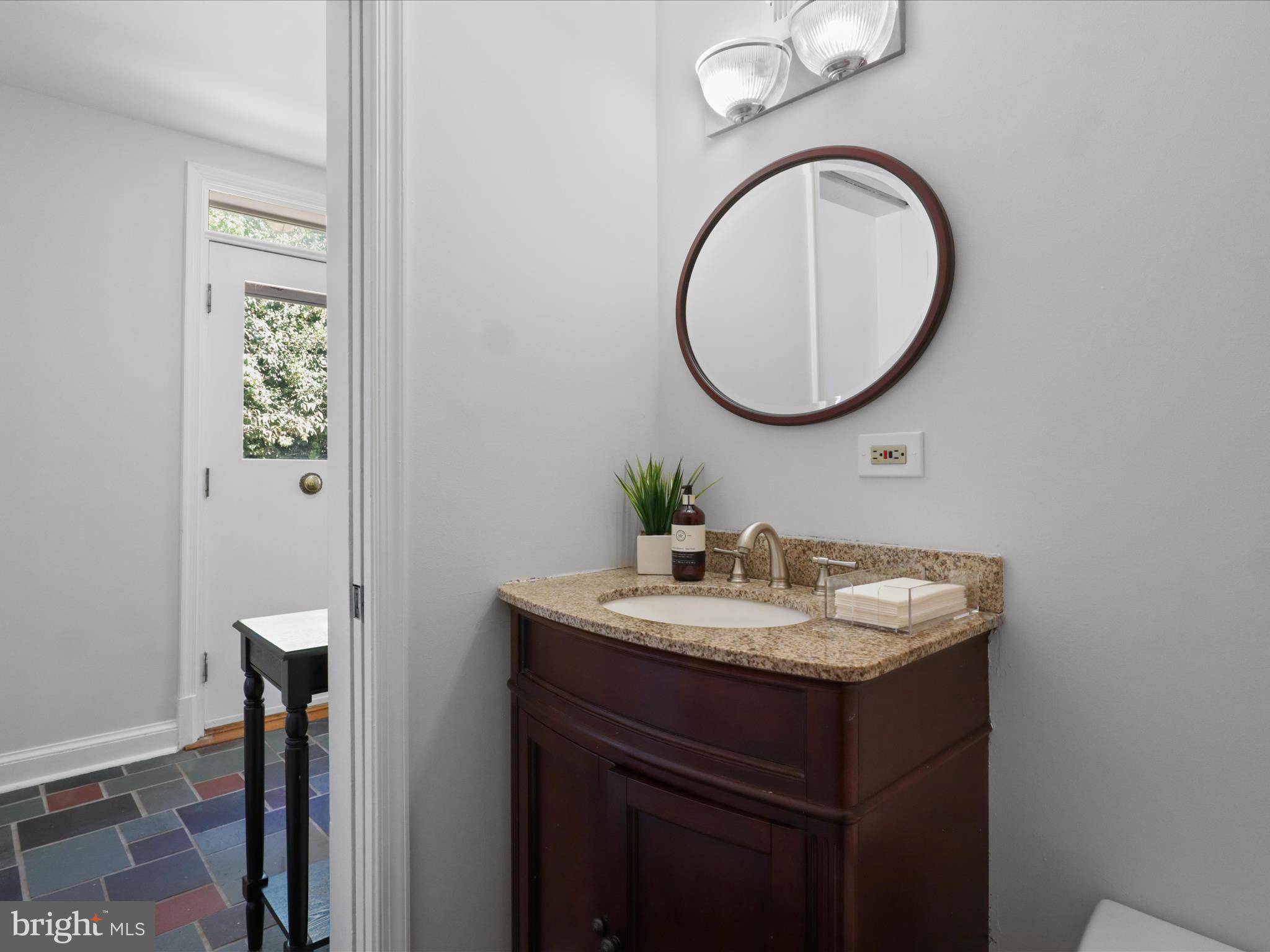 Arlington, Virginia, 22207, United States, 3 Bedrooms Bedrooms, ,3 BathroomsBathrooms,Residential,For Sale,1979007