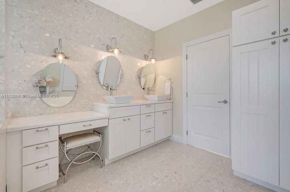 Islamorada, Florida, 33036, United States, 8 Bedrooms Bedrooms, ,10 BathroomsBathrooms,Residential,For Sale,1807381