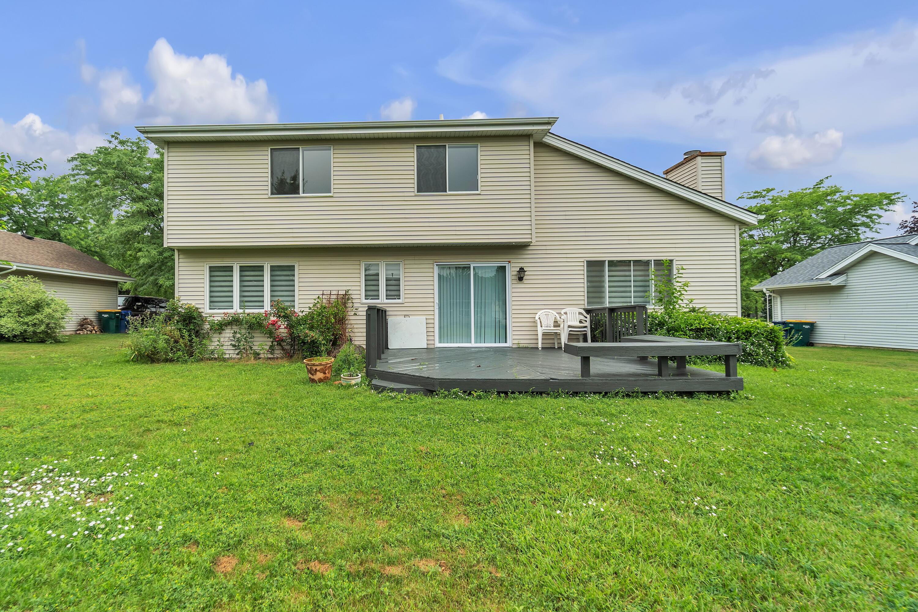 Oak Creek, Wisconsin, 53154, United States, 4 Bedrooms Bedrooms, ,4 BathroomsBathrooms,Residential,For Sale,1896988