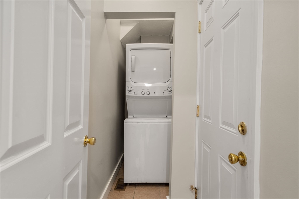 Watertown, Massachusetts, 02472, United States, 2 Bedrooms Bedrooms, ,1 BathroomBathrooms,Residential,For Sale,1940612