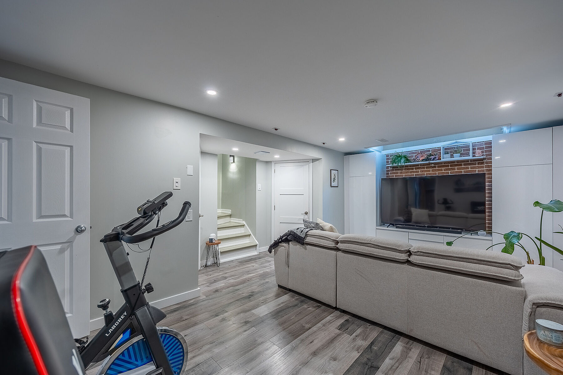  5475 Lakeshore Rd 113 - 物件實景