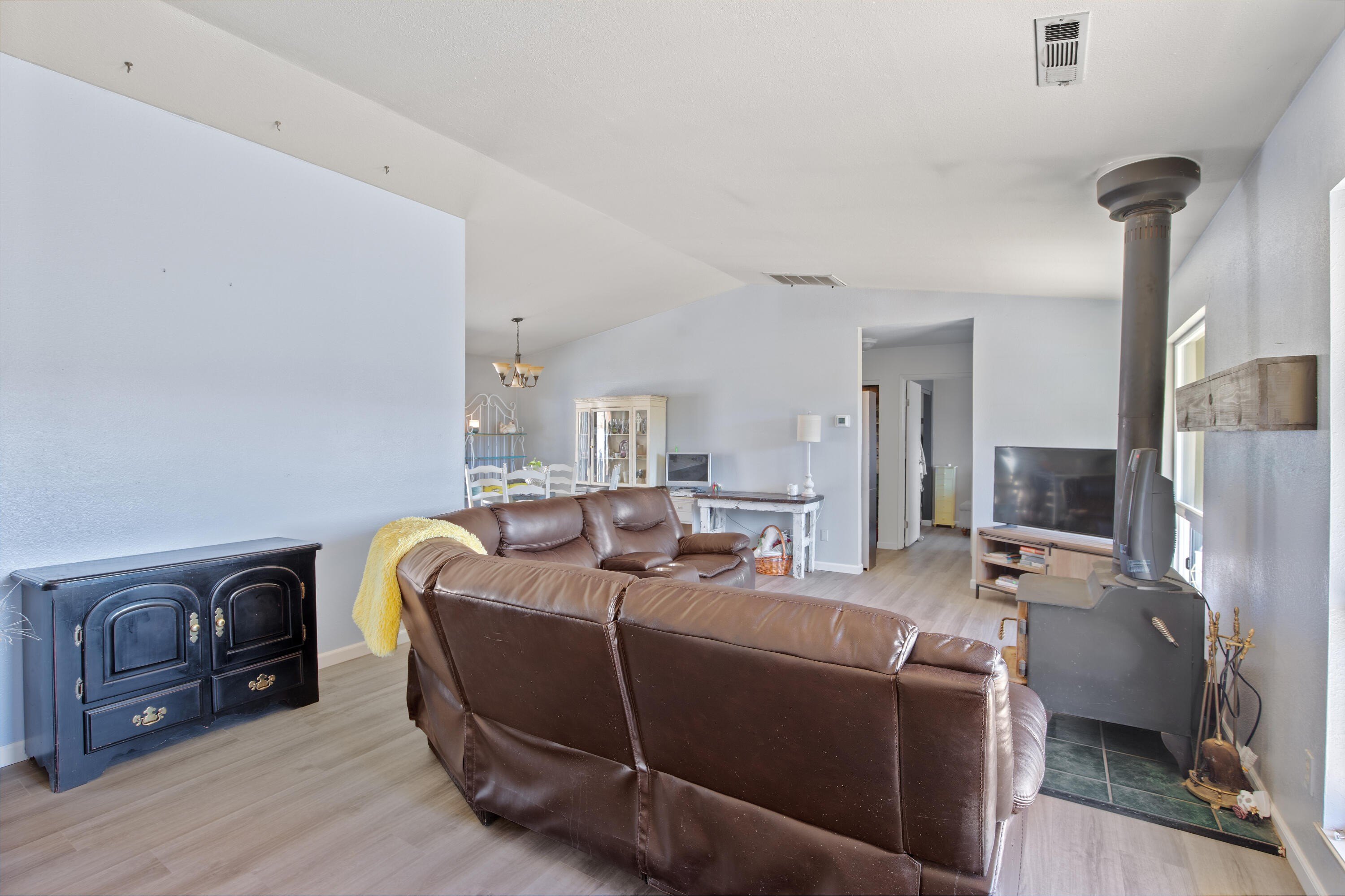 Williams, Oregon, 97544, United States, 3 Bedrooms Bedrooms, ,2 BathroomsBathrooms,Residential,For Sale,1983882