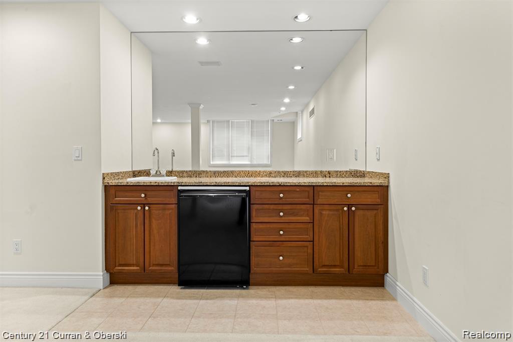 Northville Township, Michigan, 48168, United States, 3 Bedrooms Bedrooms, ,4 BathroomsBathrooms,Residential,For Sale,2024009