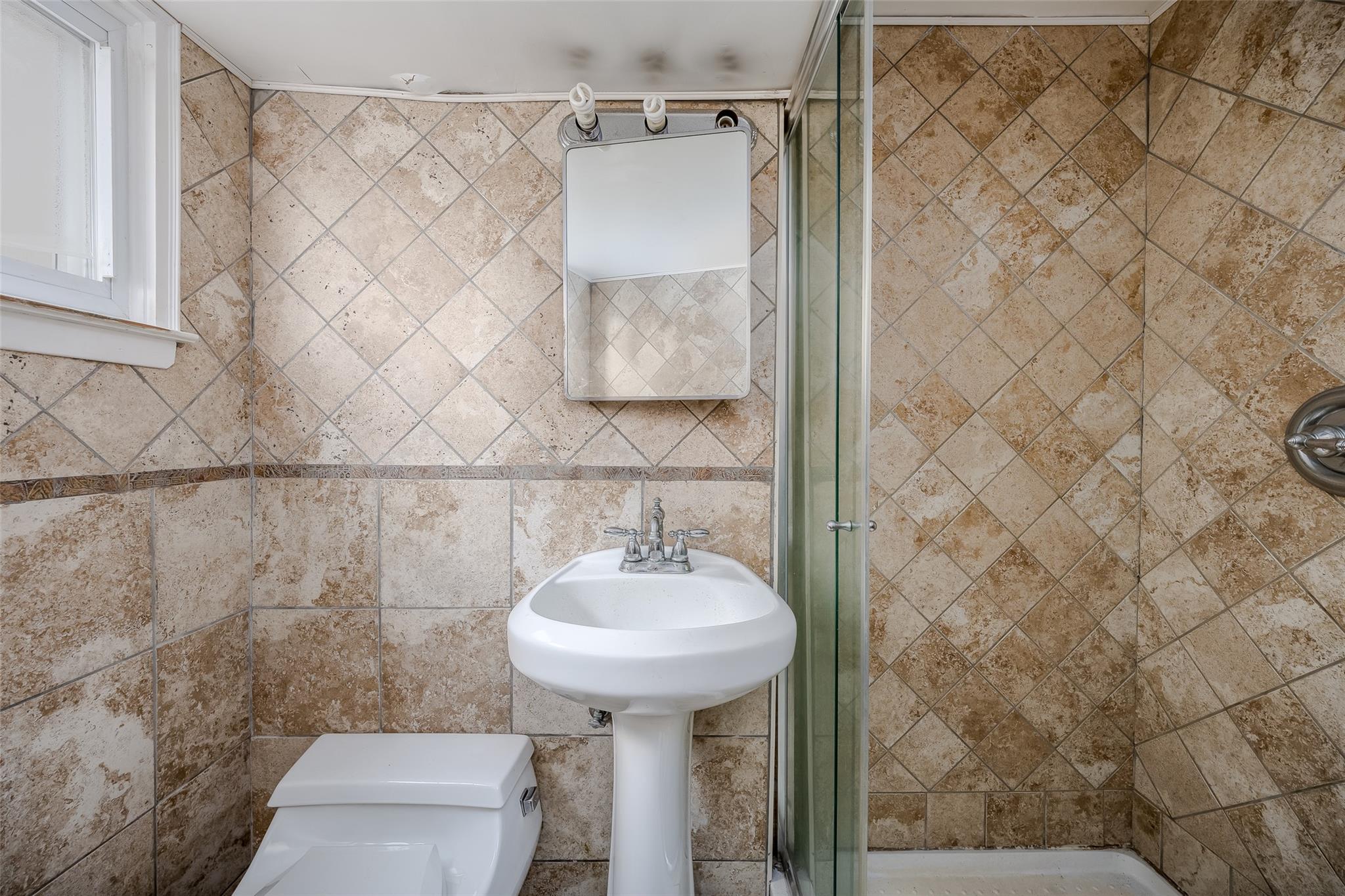 Freeport, New York, 11520, United States, 4 Bedrooms Bedrooms, ,2 BathroomsBathrooms,Residential,For Sale,1893600