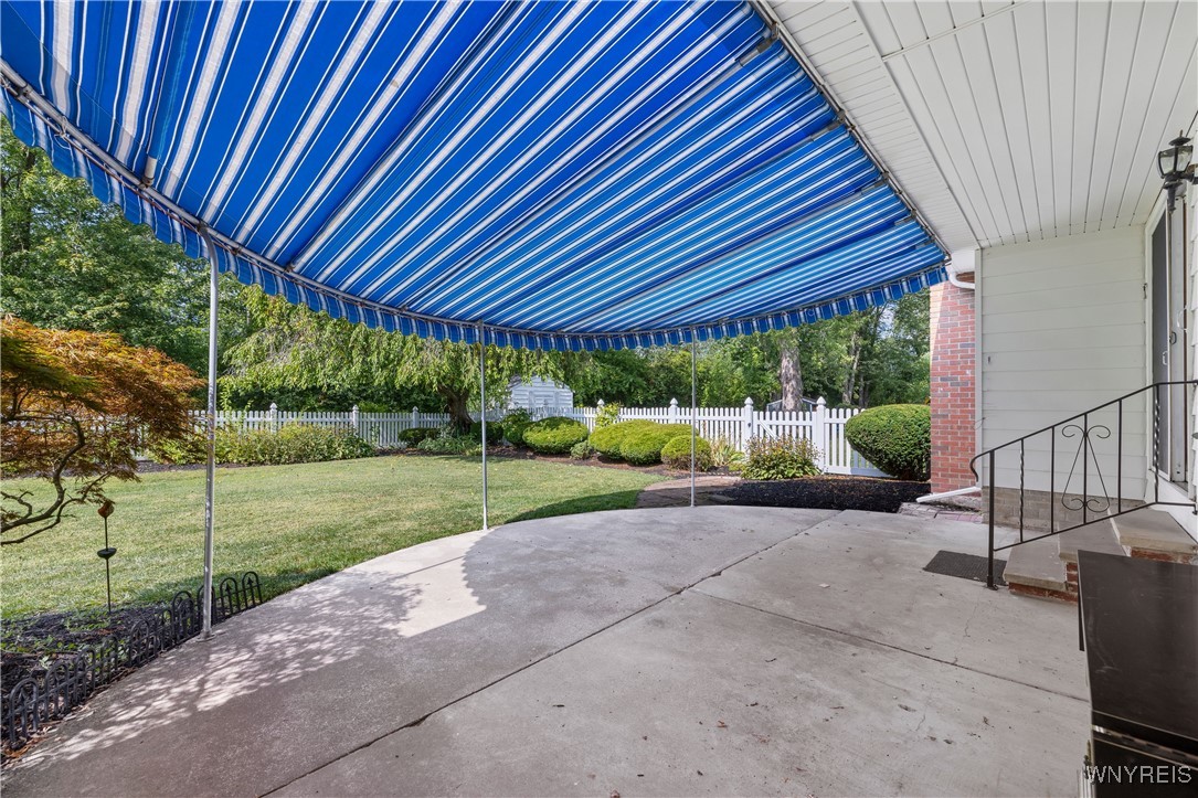 Lewiston, New York, 14092, United States, 3 Bedrooms Bedrooms, ,4 BathroomsBathrooms,Residential,For Sale,1937436