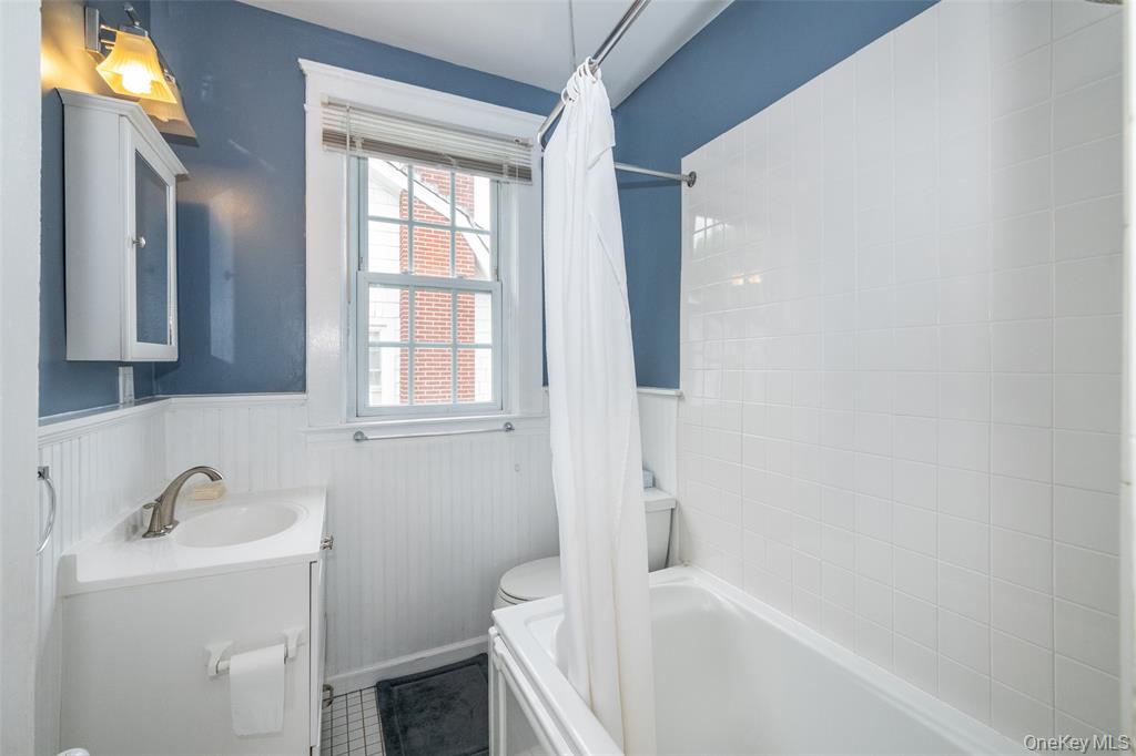 New Rochelle, New York, 10801, United States, 5 Bedrooms Bedrooms, ,4 BathroomsBathrooms,Residential,For Sale,2048483