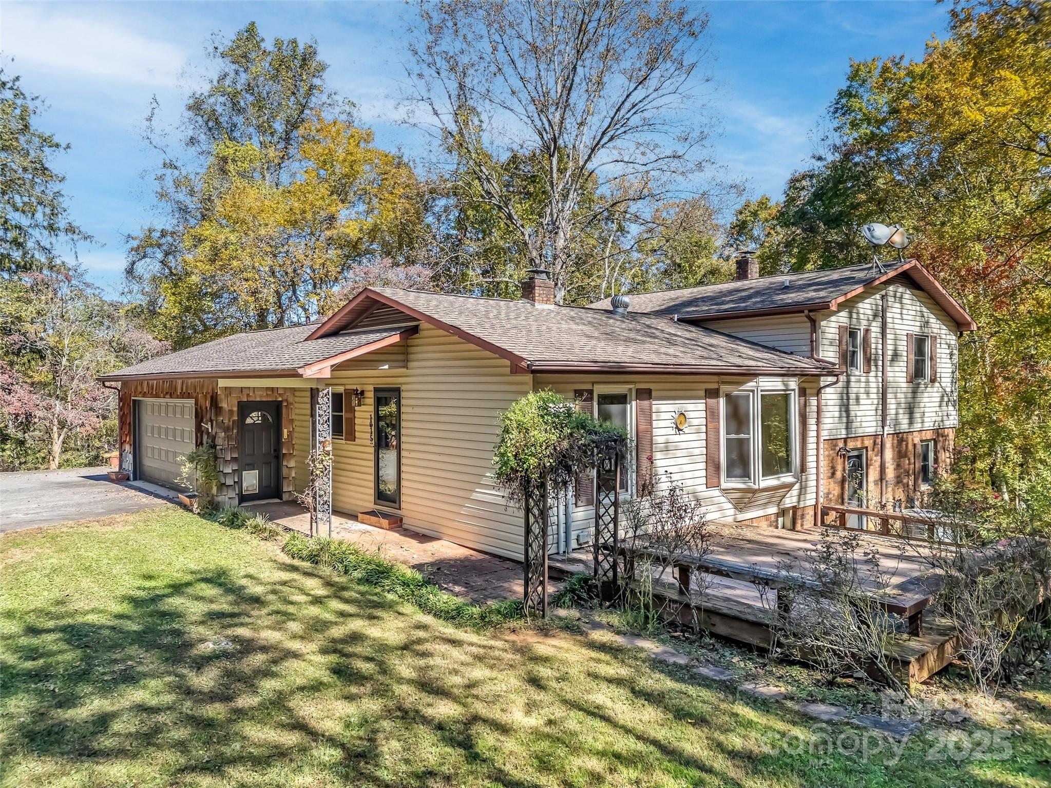 Candler, North Carolina, 28715, United States, 4 Bedrooms Bedrooms, ,3 BathroomsBathrooms,Residential,For Sale,1983385