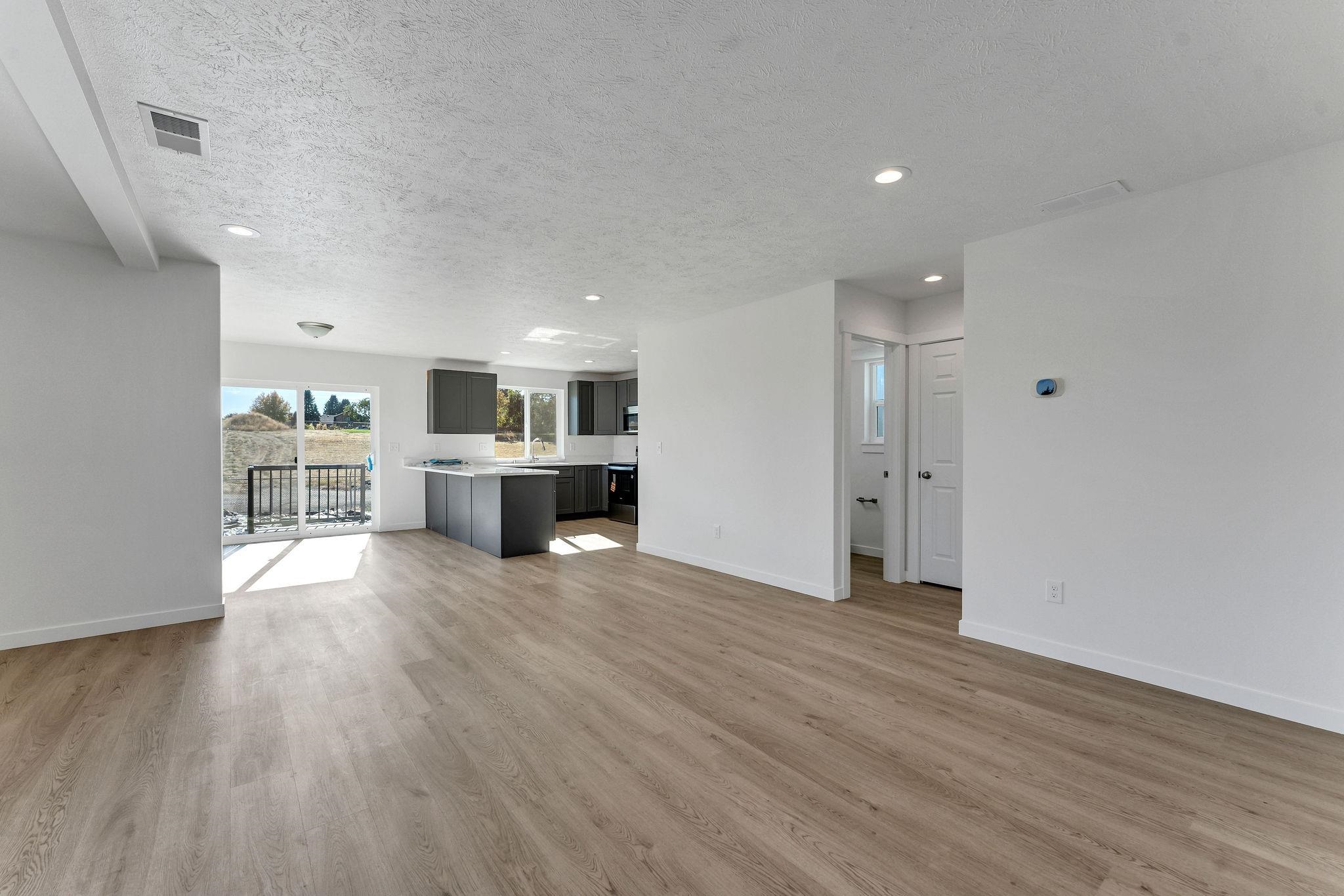 Spokane, Washington, 99212, United States, 3 Bedrooms Bedrooms, ,6 BathroomsBathrooms,Residential,For Sale,1986291