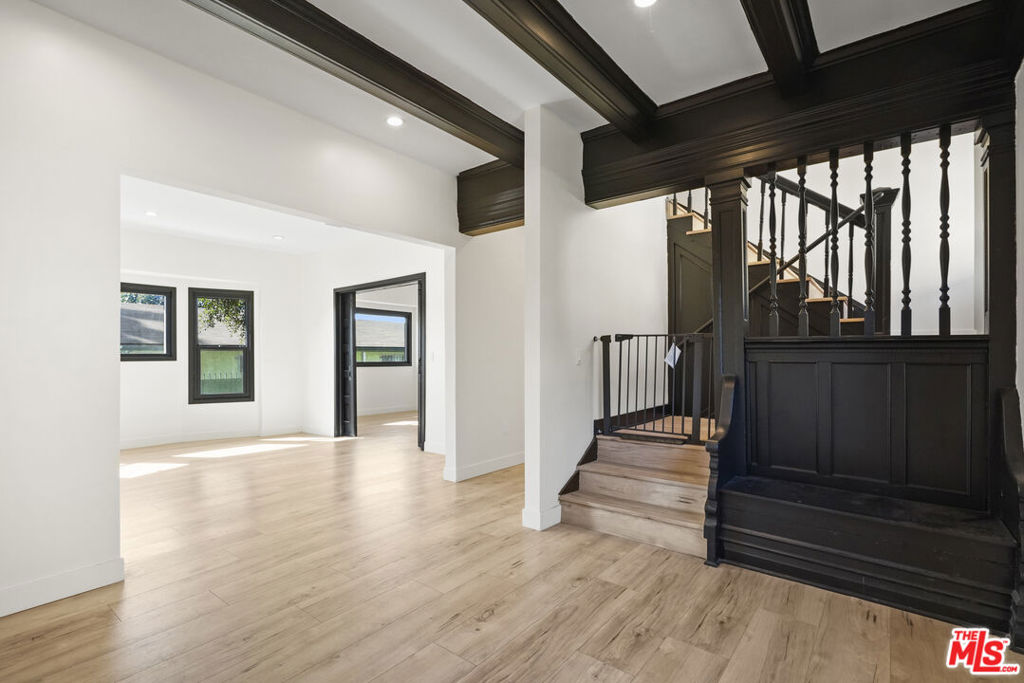 Los Angeles, California, 90007, United States, 5 Bedrooms Bedrooms, ,3 BathroomsBathrooms,Residential,For Sale,1975111