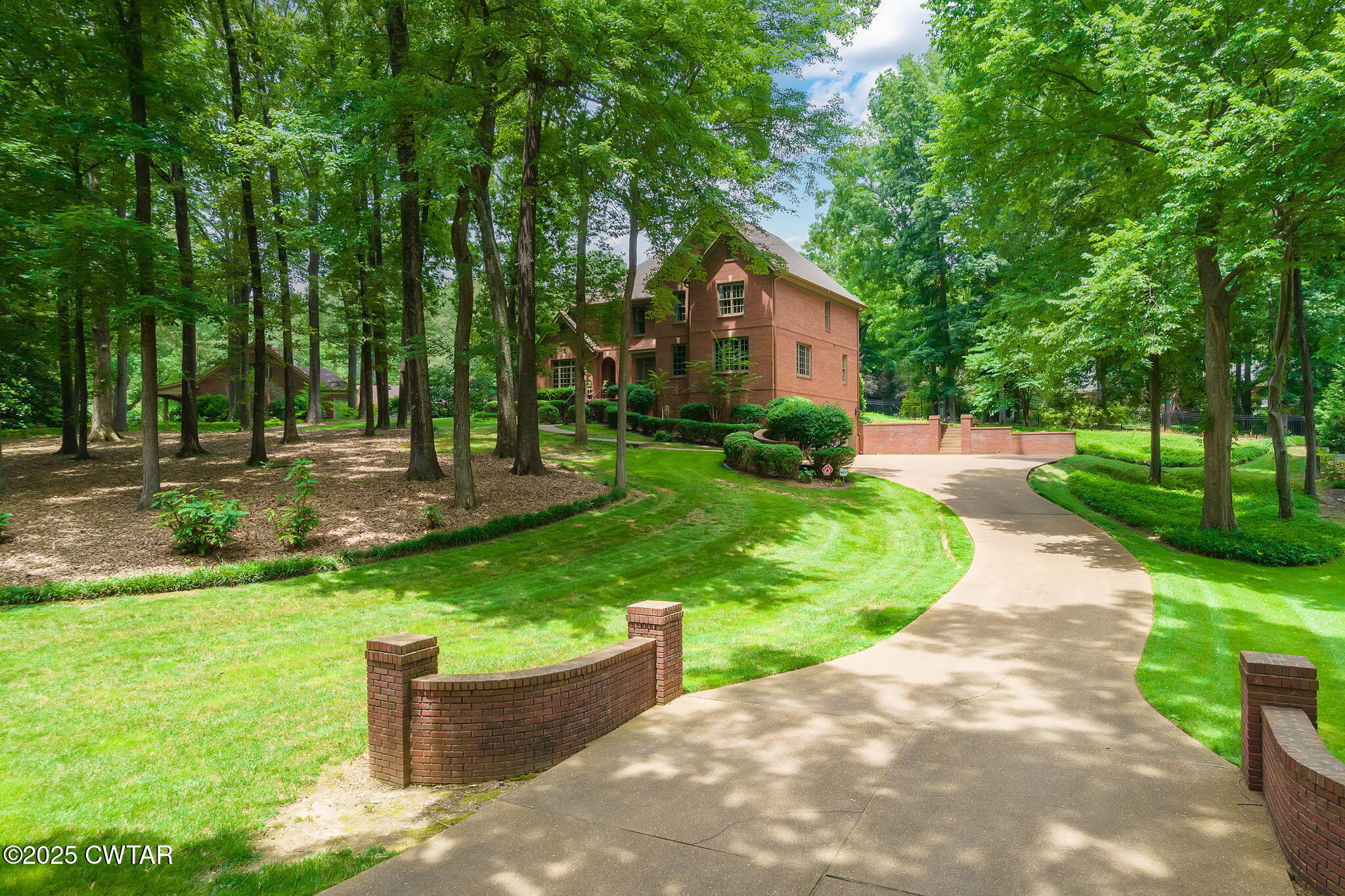 Jackson, Tennessee, 38305, United States, 4 Bedrooms Bedrooms, ,4 BathroomsBathrooms,Residential,For Sale,1894797