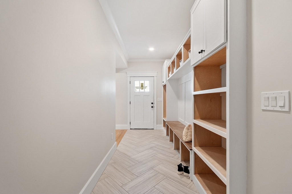 Carlisle, Massachusetts, 01741, United States, 5 Bedrooms Bedrooms, ,6 BathroomsBathrooms,Residential,For Sale,1792781