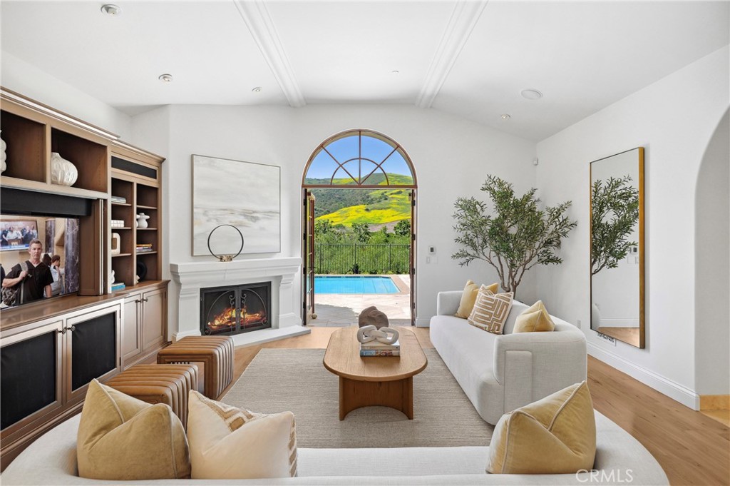 Irvine, California, 92603, United States, 5 Bedrooms Bedrooms, ,7 BathroomsBathrooms,Residential,For Sale,1906095