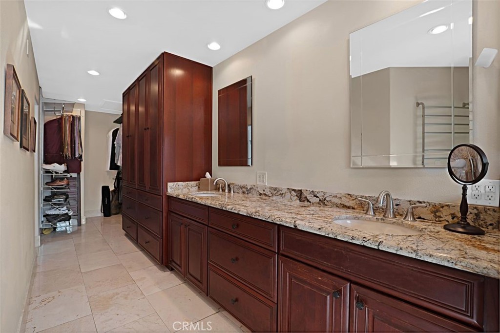 Long Beach, California, 90803, United States, 2 Bedrooms Bedrooms, ,3 BathroomsBathrooms,Residential,For Sale,1917947