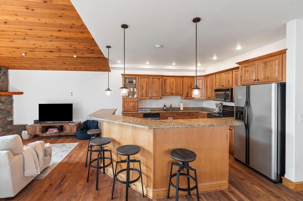 Lakeside, Montana, 59922, United States, 3 Bedrooms Bedrooms, ,2 BathroomsBathrooms,Residential,For Sale,2048351