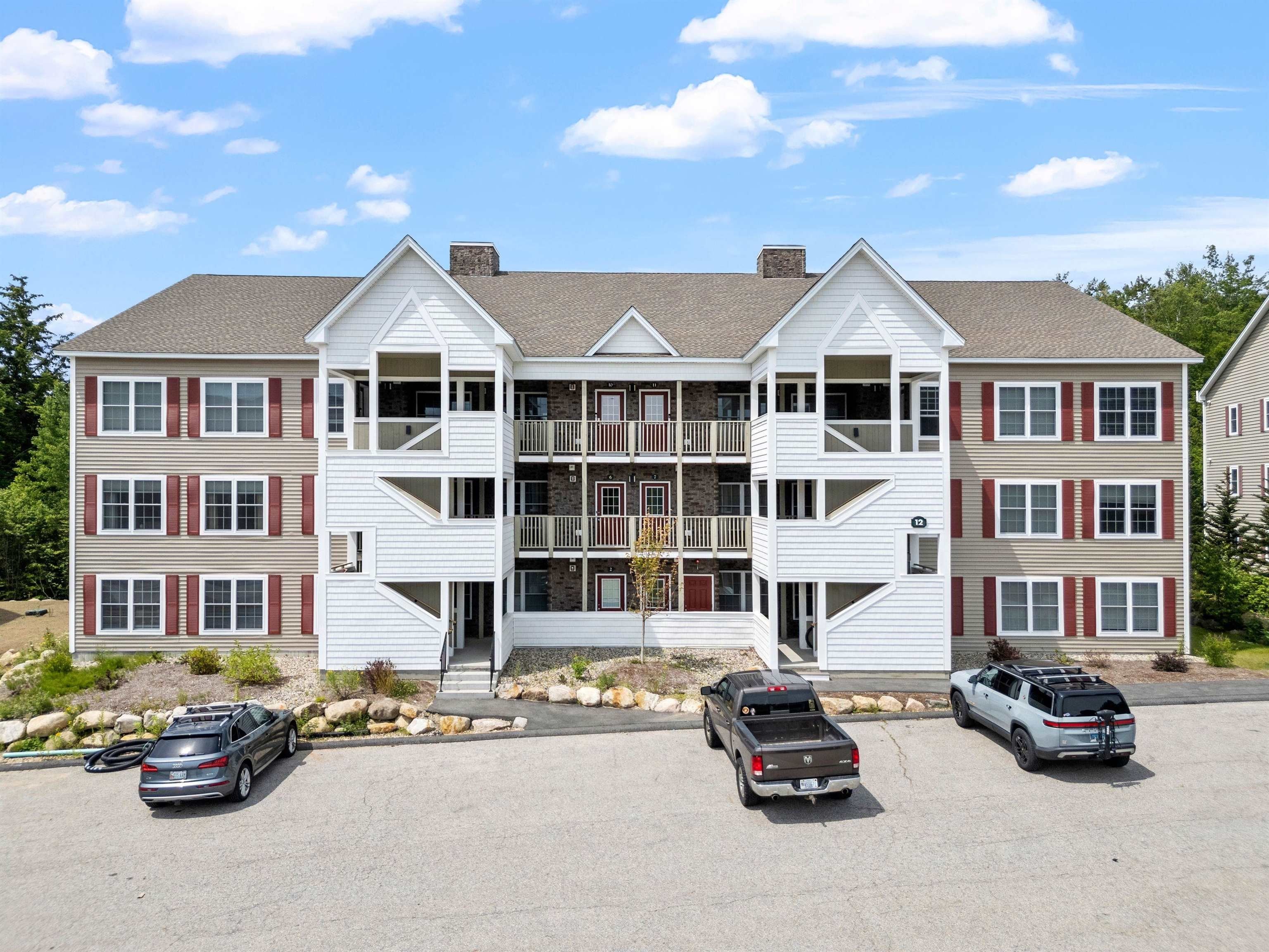 Lincoln, New Hampshire, 03251, United States, 3 Bedrooms Bedrooms, ,2 BathroomsBathrooms,Residential,For Sale,1900633