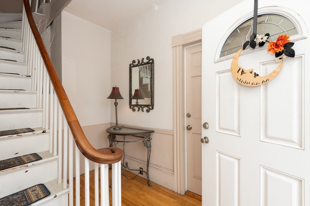 Salem, Massachusetts, 01970, United States, 3 Bedrooms Bedrooms, ,2 BathroomsBathrooms,Residential,For Sale,1990953