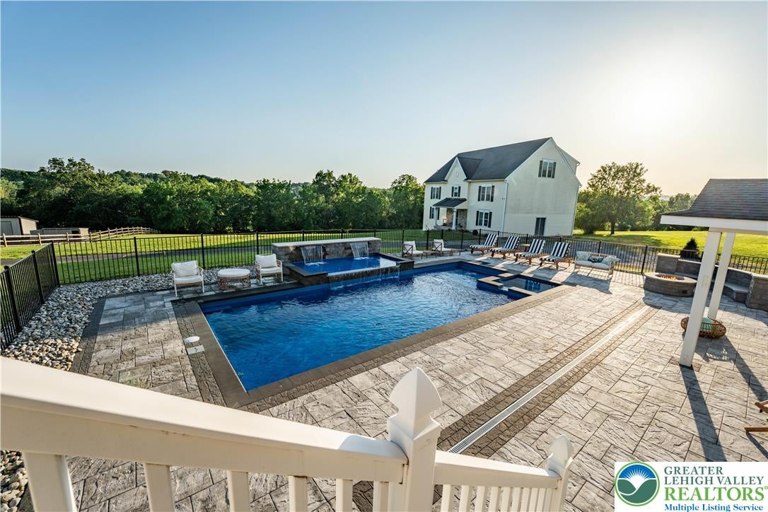 Bushkill Twp, Pennsylvania, 18064, United States, 14 Bedrooms Bedrooms, ,9 BathroomsBathrooms,Residential,For Sale,1903016