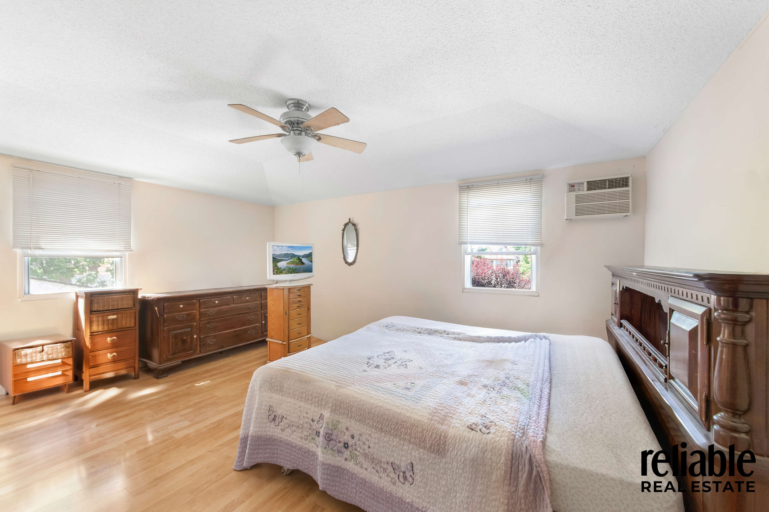 Bayside, New York, 11361, United States, 3 Bedrooms Bedrooms, ,3 BathroomsBathrooms,Residential,For Sale,1942287