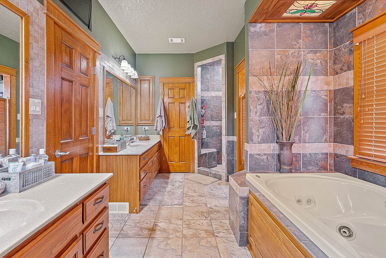Jonesboro, Arkansas, 72405, United States, 4 Bedrooms Bedrooms, ,3 BathroomsBathrooms,Residential,For Sale,1942326
