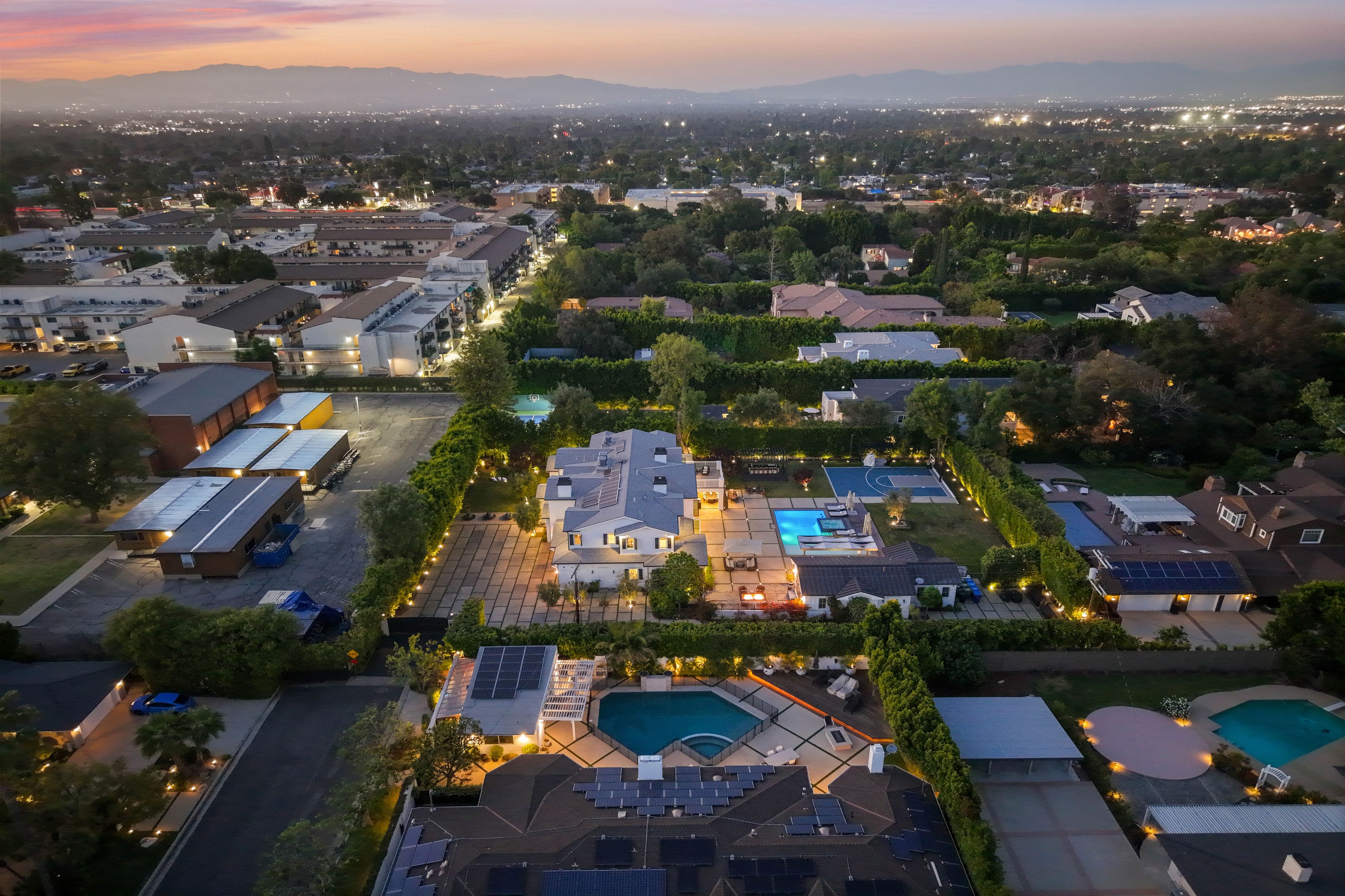 5342 Shoshone Avenue - 物件實景