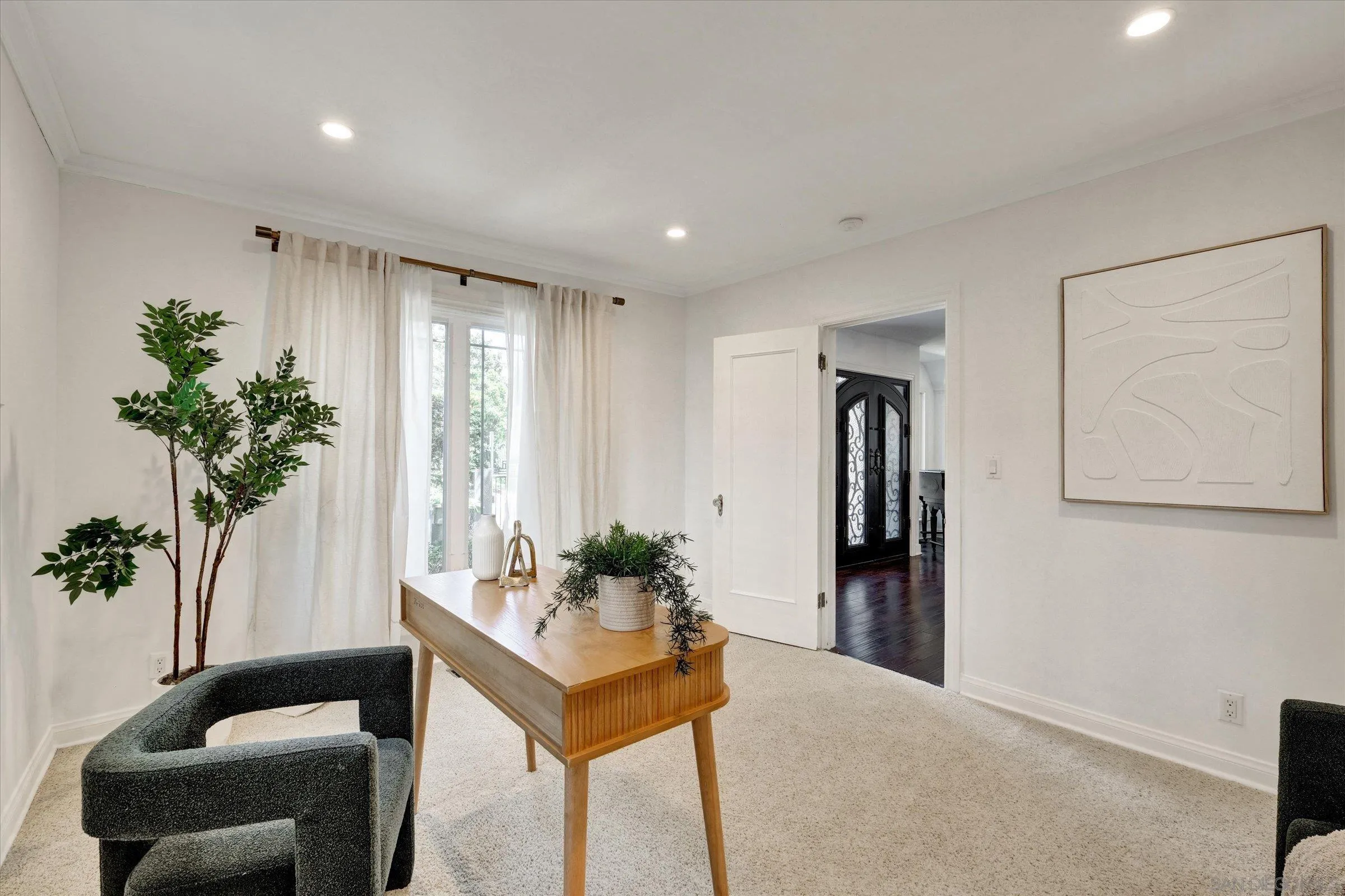 Los Angeles, California, 90027, United States, 4 Bedrooms Bedrooms, ,4 BathroomsBathrooms,Residential,For Sale,1924744
