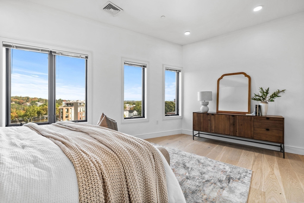 Boston, Massachusetts, 02135, United States, 2 Bedrooms Bedrooms, ,2 BathroomsBathrooms,Residential,For Sale,1981141