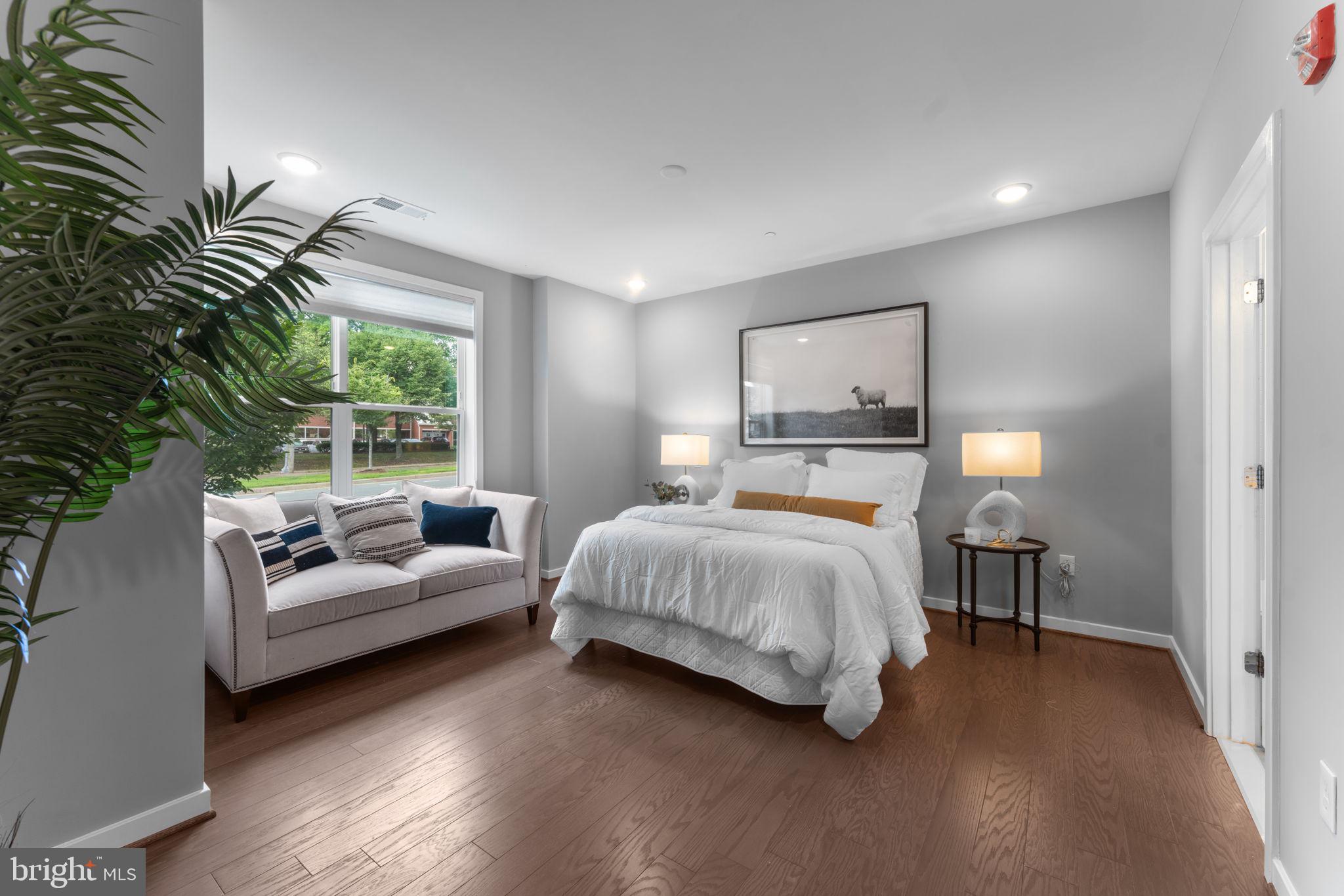 Fairfax, Virginia, 22030, United States, 2 Bedrooms Bedrooms, ,2 BathroomsBathrooms,Residential,For Sale,1893335