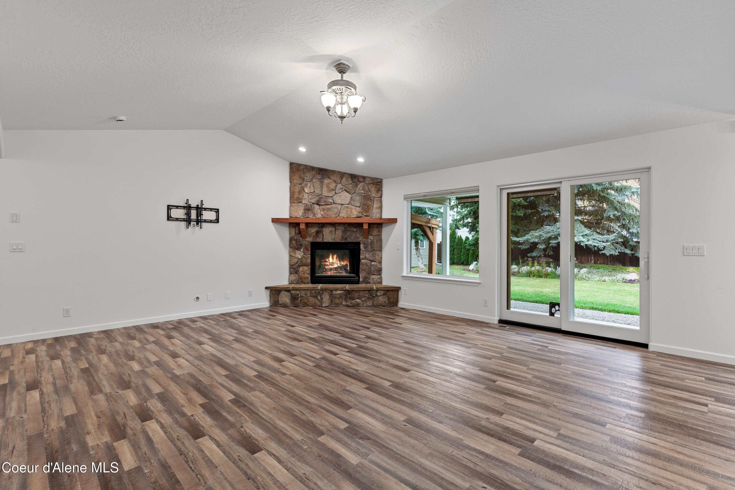 Coeur d'Alene, Idaho, 83815, United States, 4 Bedrooms Bedrooms, ,2 BathroomsBathrooms,Residential,For Sale,1995483