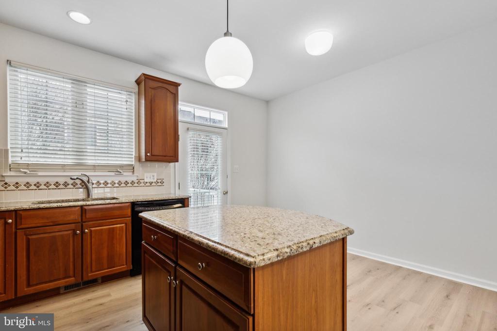 Chantilly, Virginia, 20152, United States, 3 Bedrooms Bedrooms, ,4 BathroomsBathrooms,Residential,For Sale,1942901