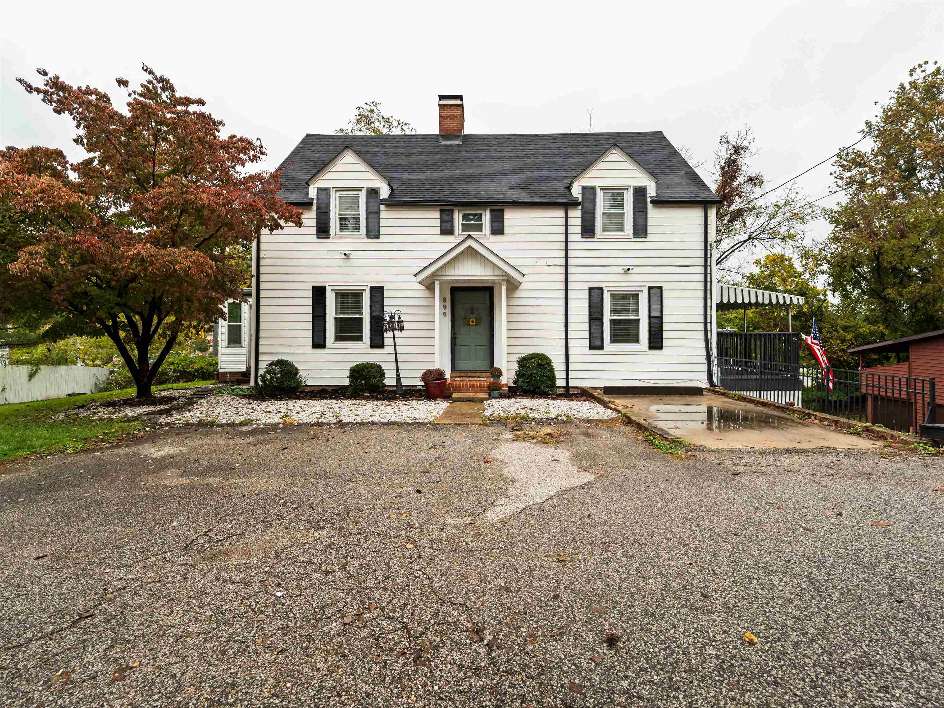 Sherwood Rd, Charleston, WV 25314