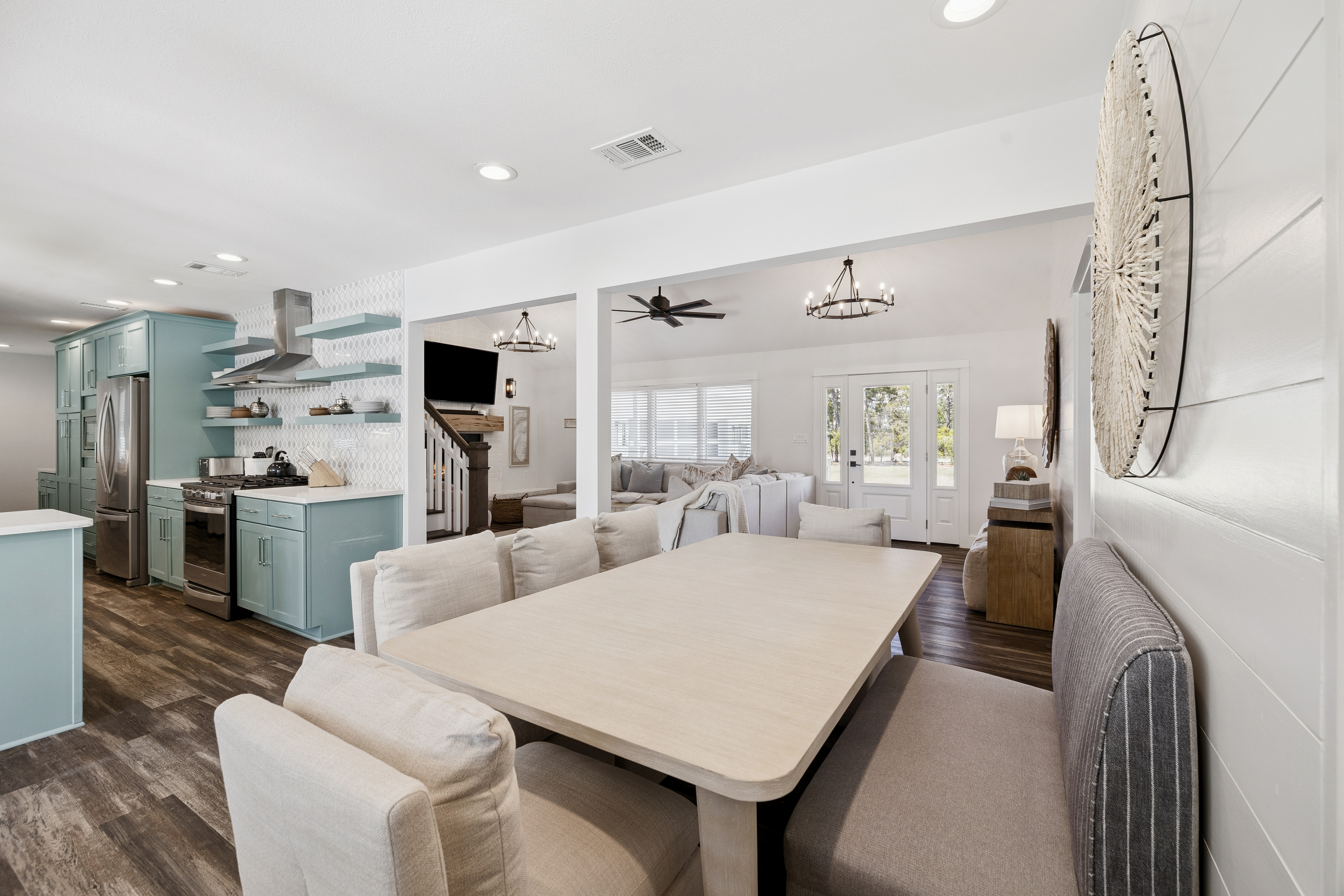  Completely Renovated Home On Half-Acre Lot Near Gulf Place - 物件實景